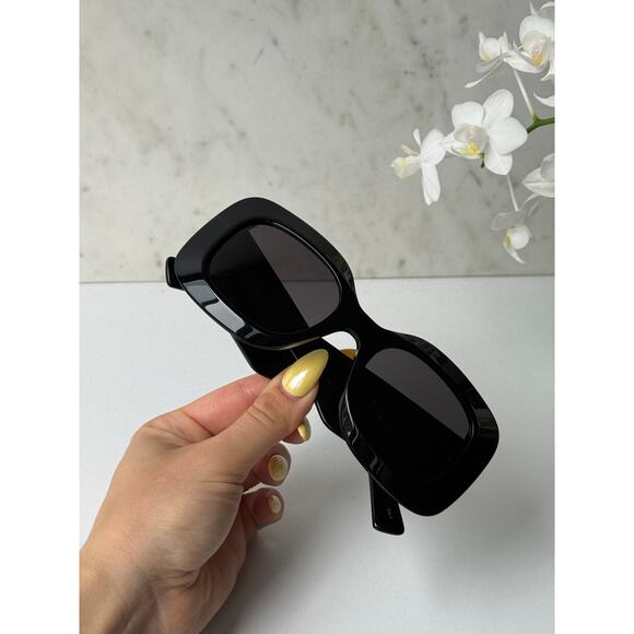 NEW Gucci GG1695S Black Thick Rim Square Logo Sunglasses
